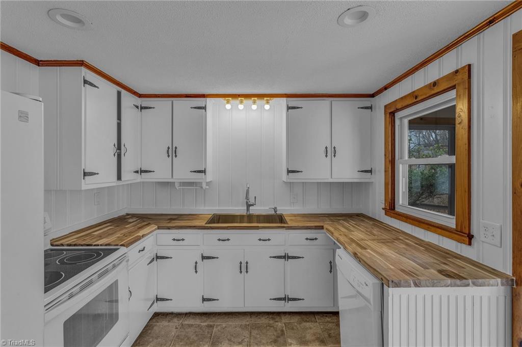 4421 Hampton Road Clemmons, NC 27012 - Photo 8 of 26 Gallery Image 8