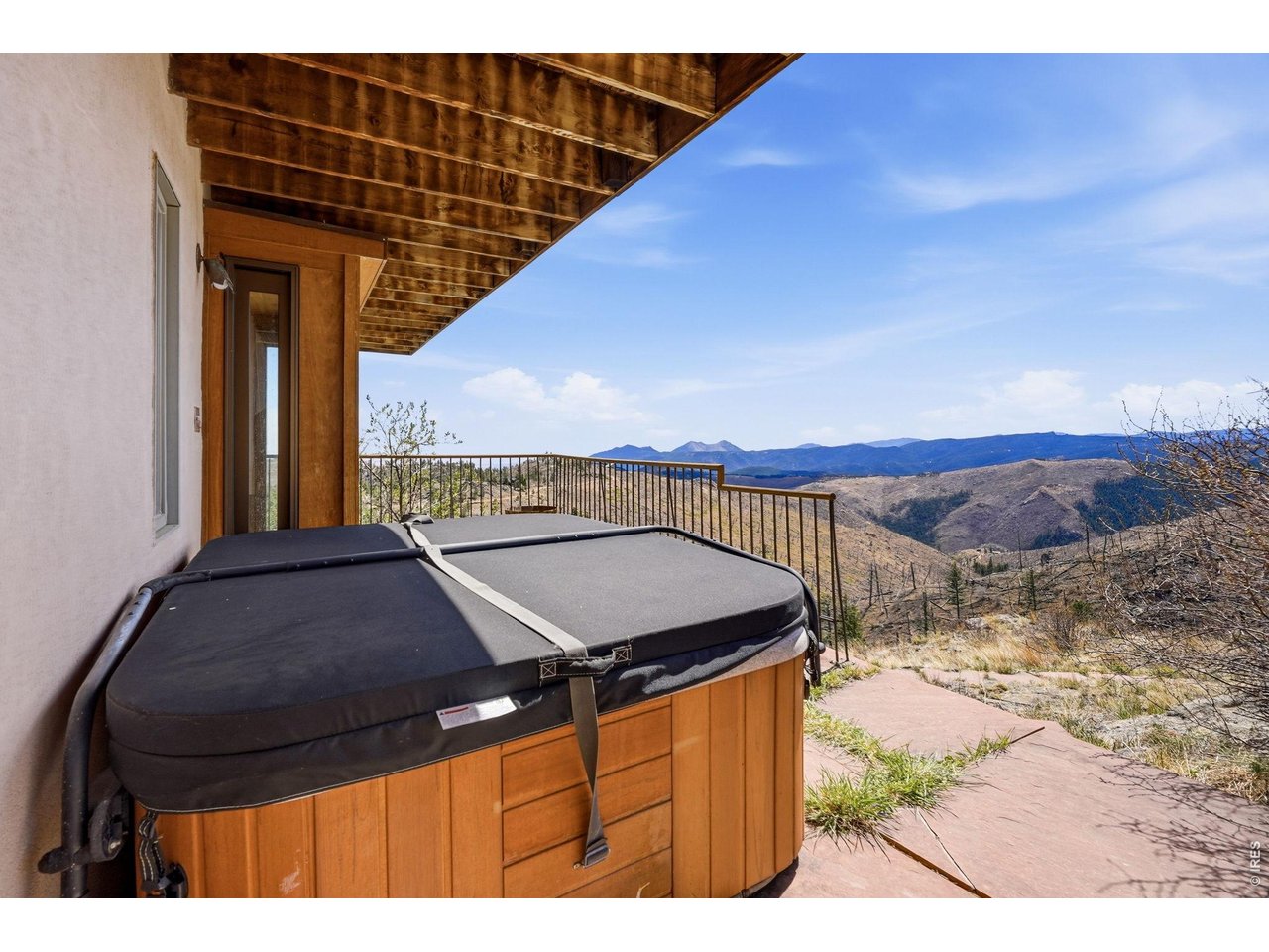 393 Dixon Road Boulder, CO 80302 - Photo 33 of 50 Spacious jetted hot tub included off of Bedroom #4 - lower level