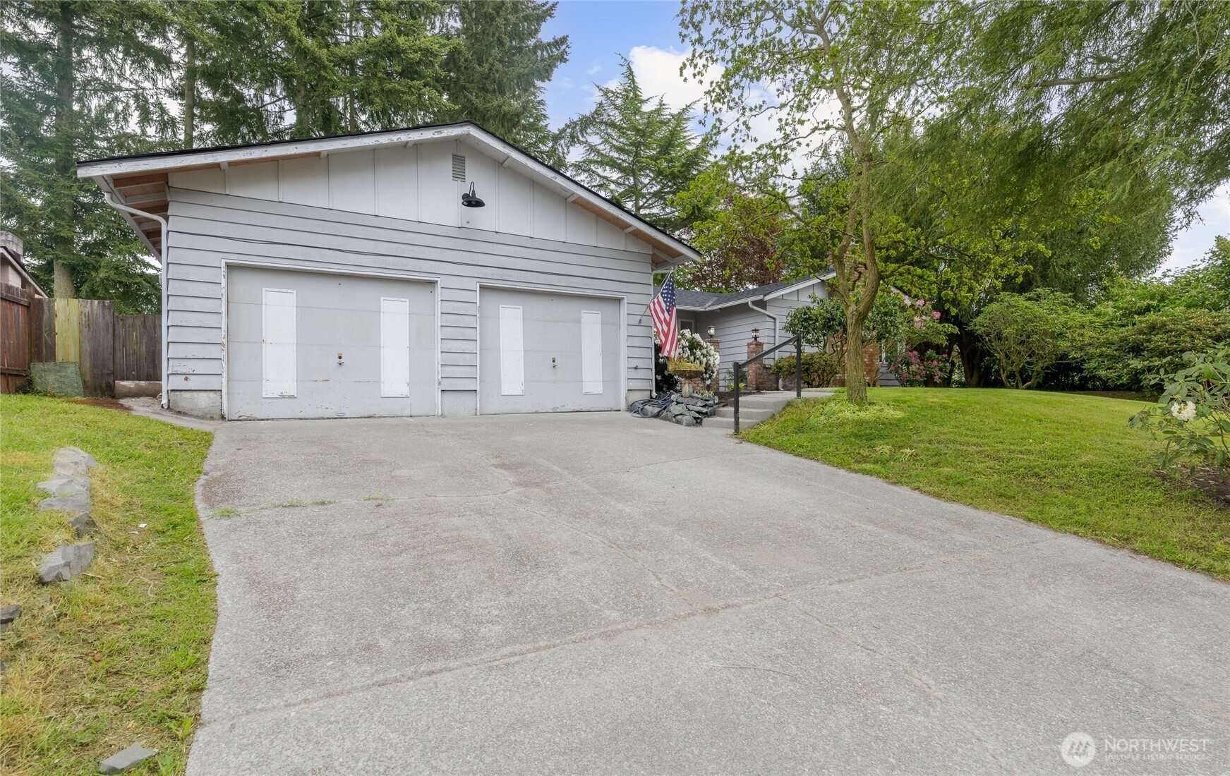 2761 Southwest 314th Street Federal Way, WA 98023 - Photo 2 of 40