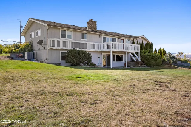 a large building with a yard