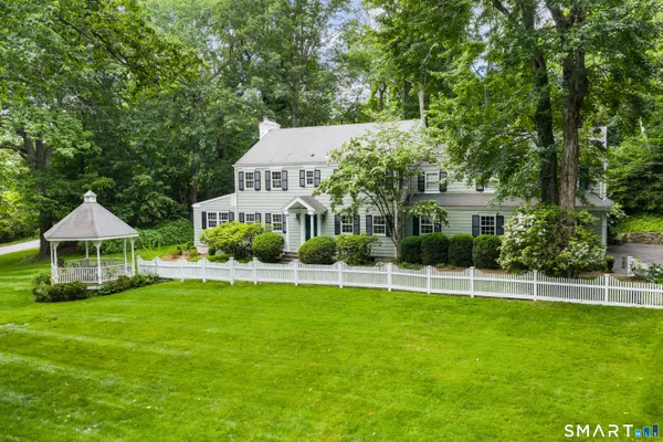 $1,995,000 | 130 Comstock Hill Road, New Canaan, CT 06840