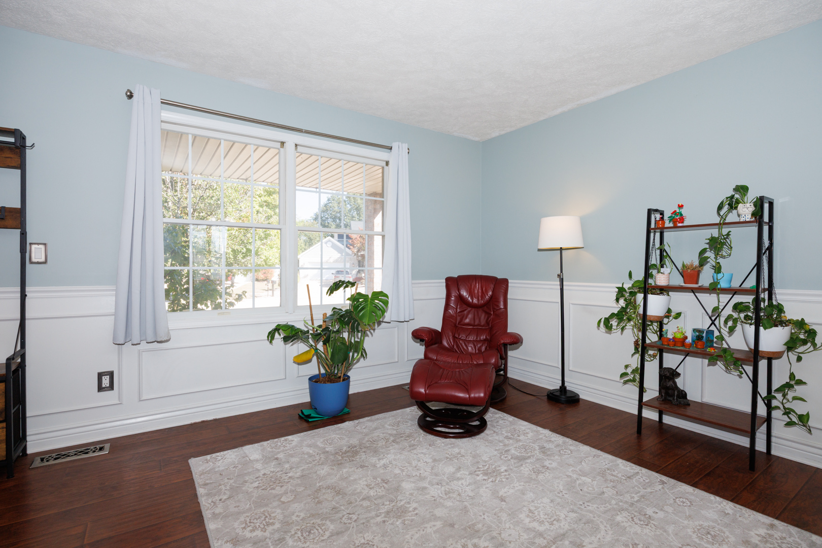 2405 Savanna Road Bloomington, IL 61705 - Photo 4 of 48 a living room with furniture and a window