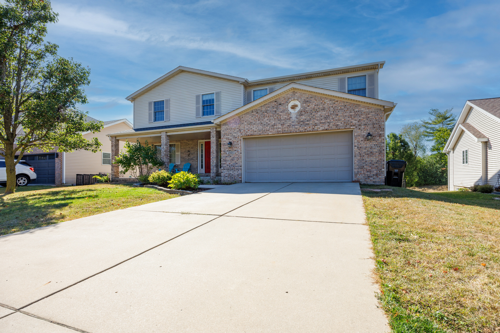 2405 Savanna Road Bloomington, IL 61705 - Photo 48 of 48 a front view of a house with garden