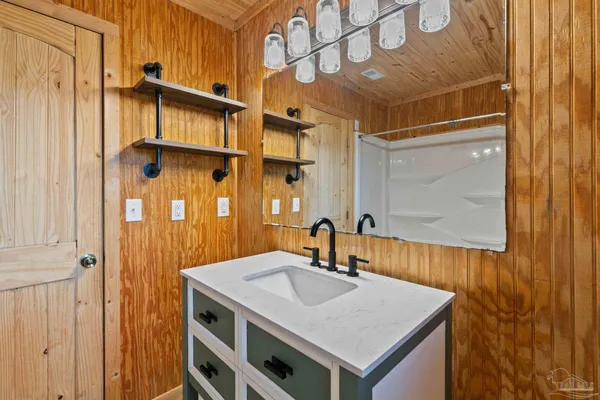 $199,900 | 6050 W Highway, McDavid, FL 32568