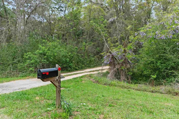 $199,900 | 6050 W Highway, McDavid, FL 32568