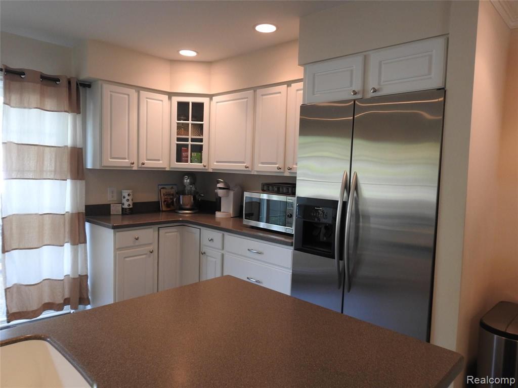 1297 Lamplighter Lane Rochester Hills, MI 48306 - Photo 6 of 32