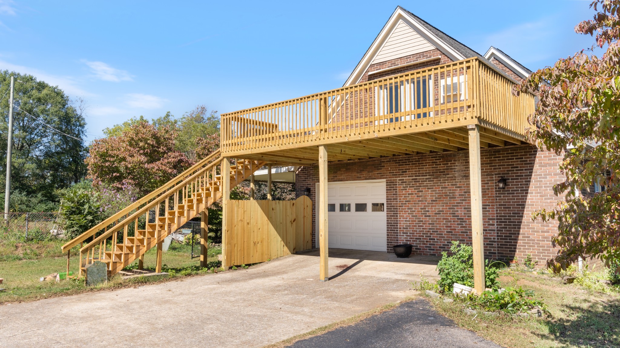 7 Scott Orchard Road Taft, TN 38488 - Photo 6 of 50 a view of a house with a balcony