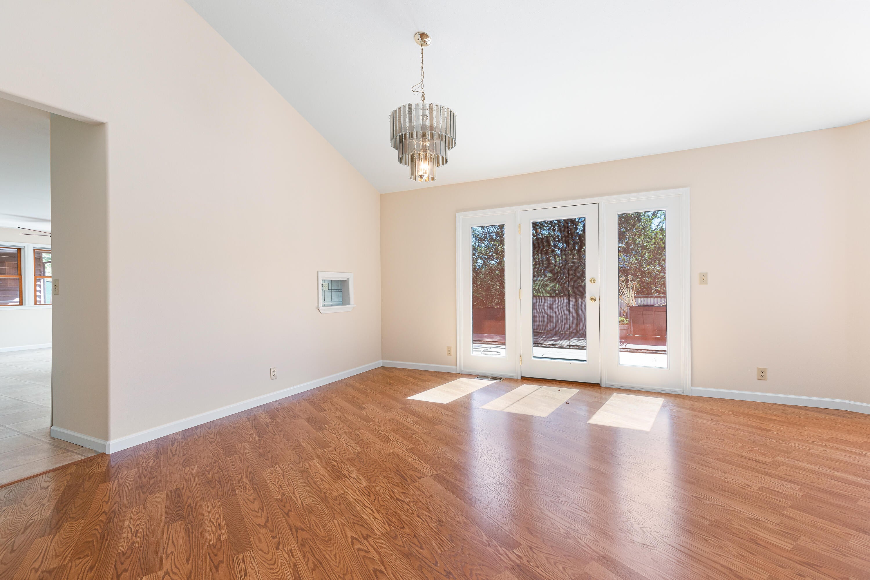 9552 North Applegate Road Grants Pass, OR 97527 - Photo 16 of 32 9R9A7271