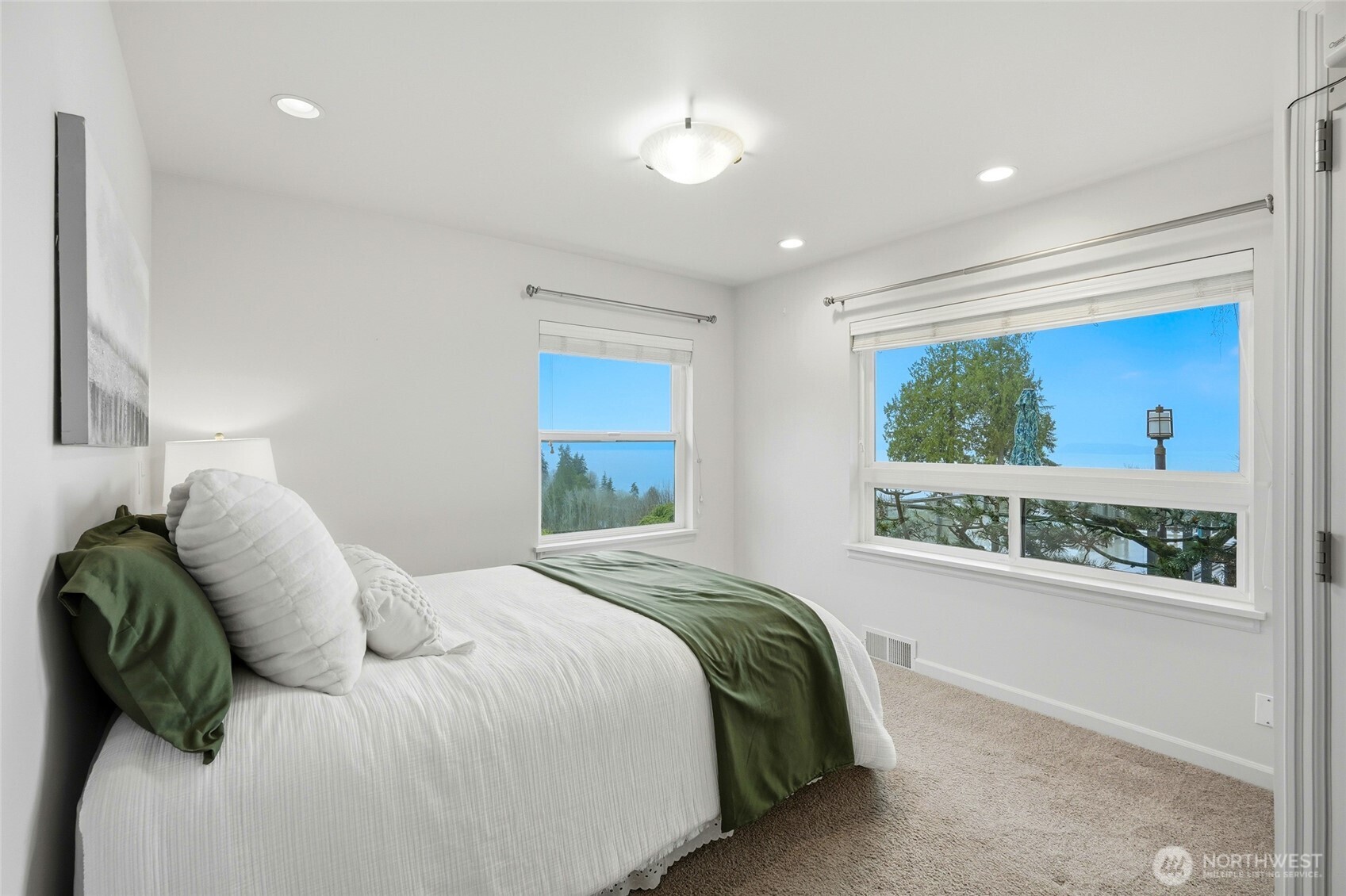 456 View Ridge Drive Everett, WA 98203 - Photo 22 of 40 a bedroom with a large bed and a window