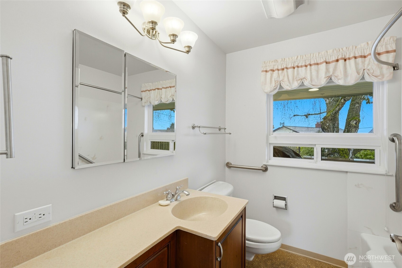 456 View Ridge Drive Everett, WA 98203 - Photo 25 of 40 a bathroom with a sink a toilet and shower curtain