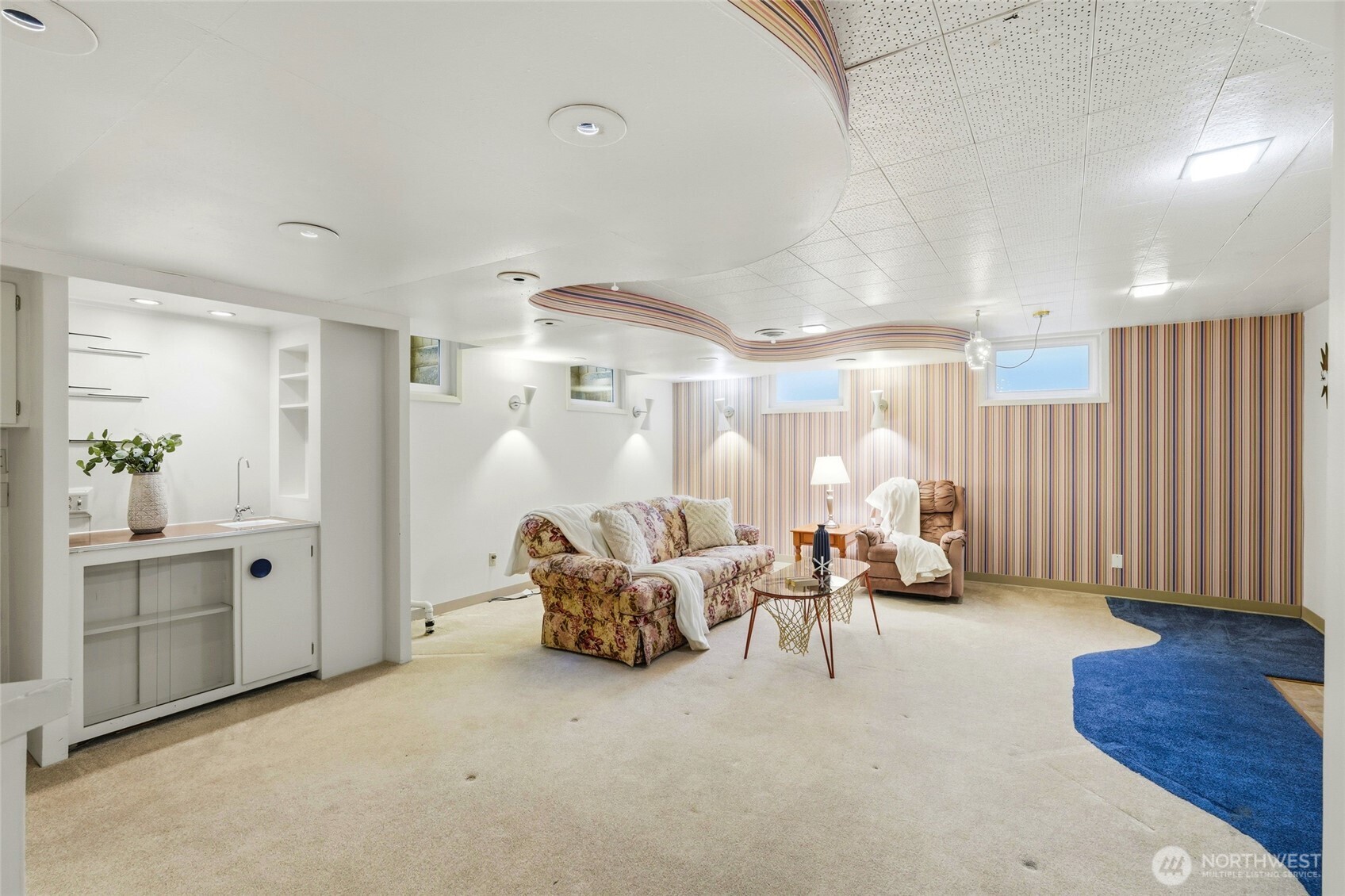 456 View Ridge Drive Everett, WA 98203 - Photo 28 of 40 a living room with furniture and wooden floor