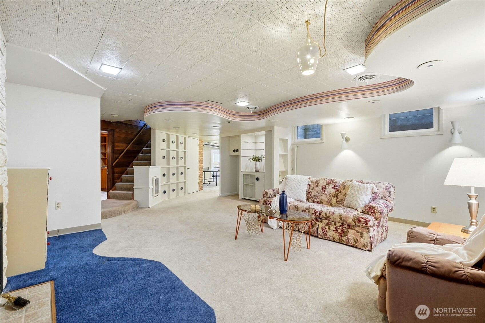 456 View Ridge Drive Everett, WA 98203 - Photo 30 of 40 a living room with furniture and wooden floor