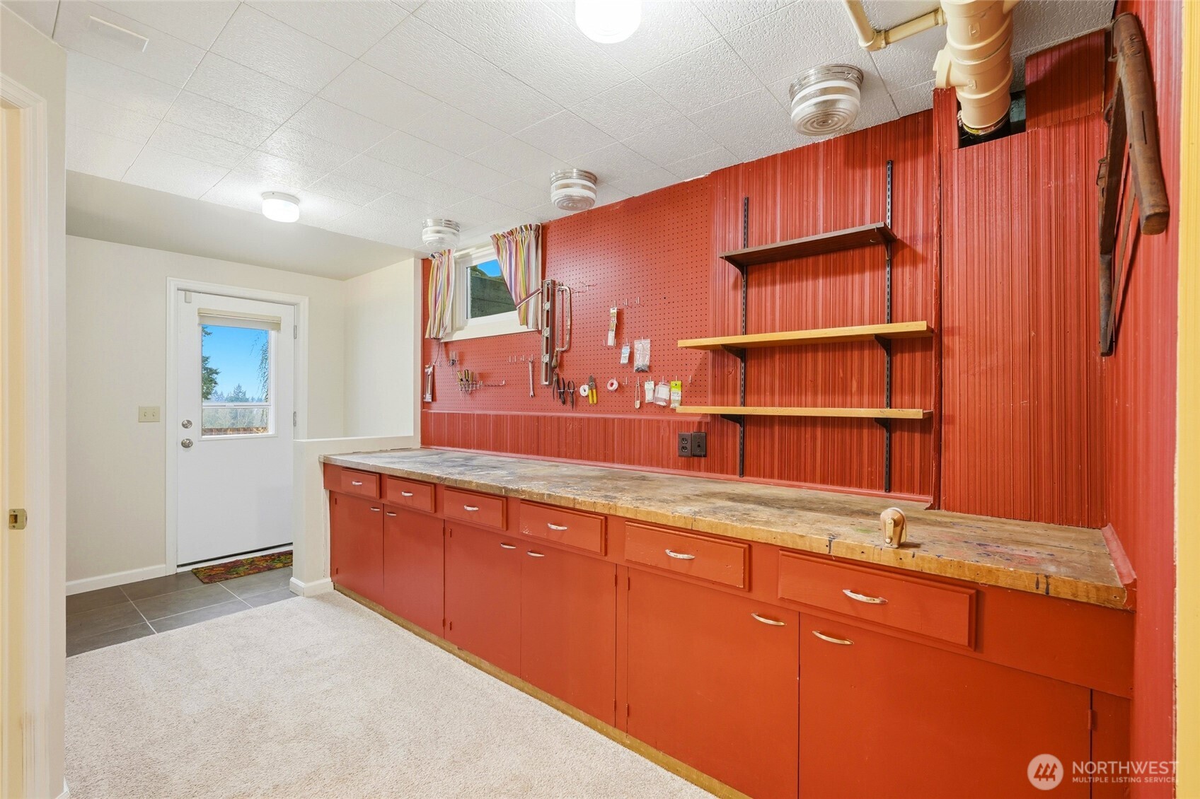 456 View Ridge Drive Everett, WA 98203 - Photo 34 of 40 a kitchen with stainless steel appliances granite countertop a sink and cabinets