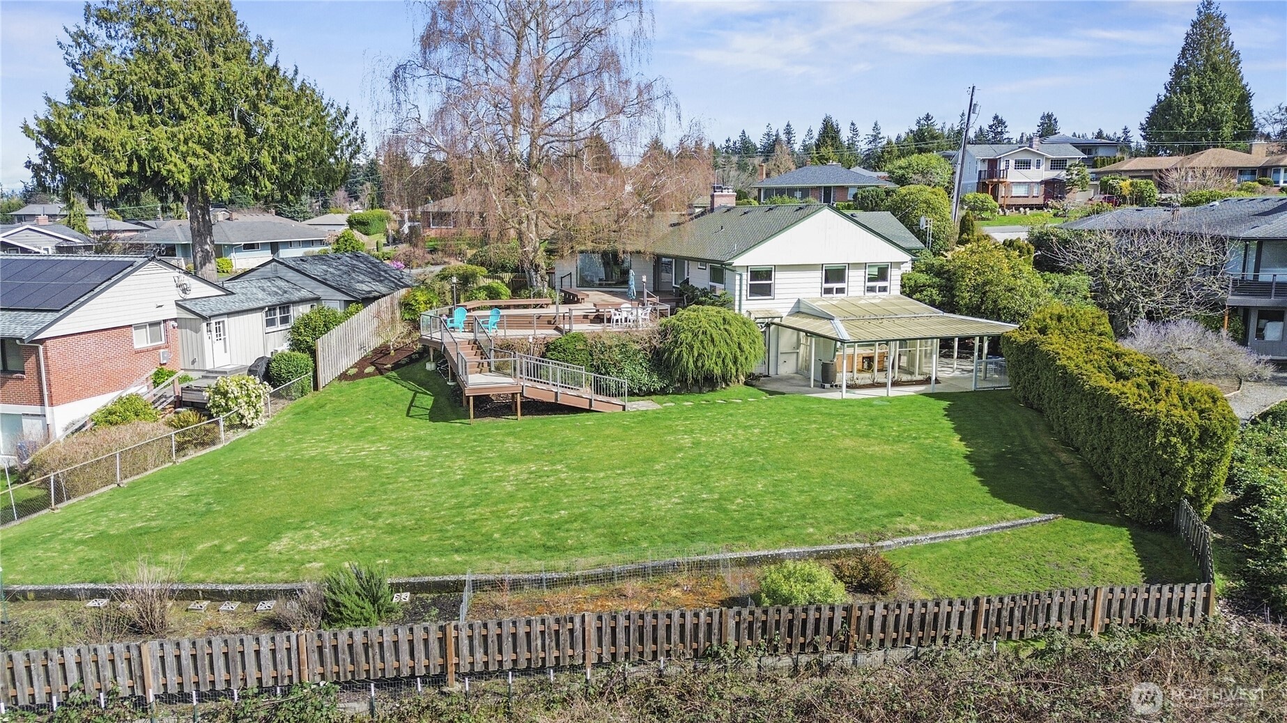 456 View Ridge Drive Everett, WA 98203 - Photo 36 of 40 a front view of a house with garden
