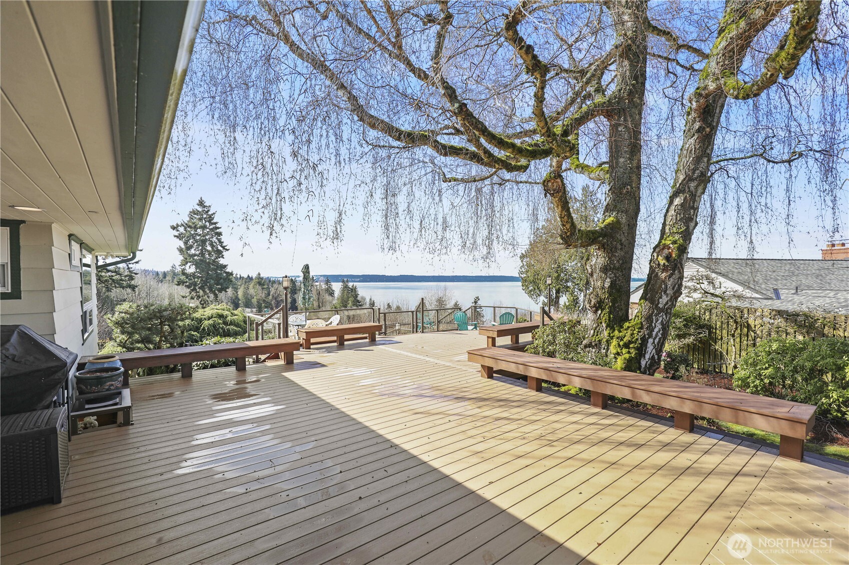 456 View Ridge Drive Everett, WA 98203 - Photo 9 of 40 a swimming pool with outdoor seating and yard