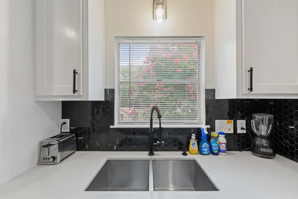 $2,195 | 201 Fairlane Drive, Round Rock, TX 78664