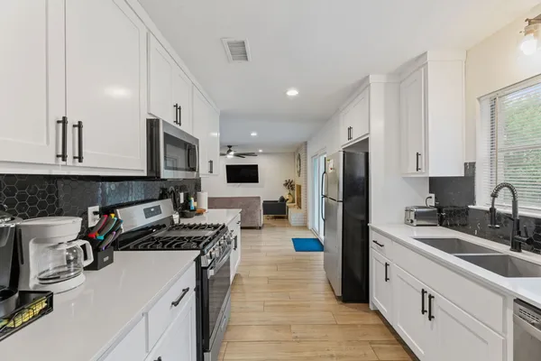 $2,195 | 201 Fairlane Drive, Round Rock, TX 78664