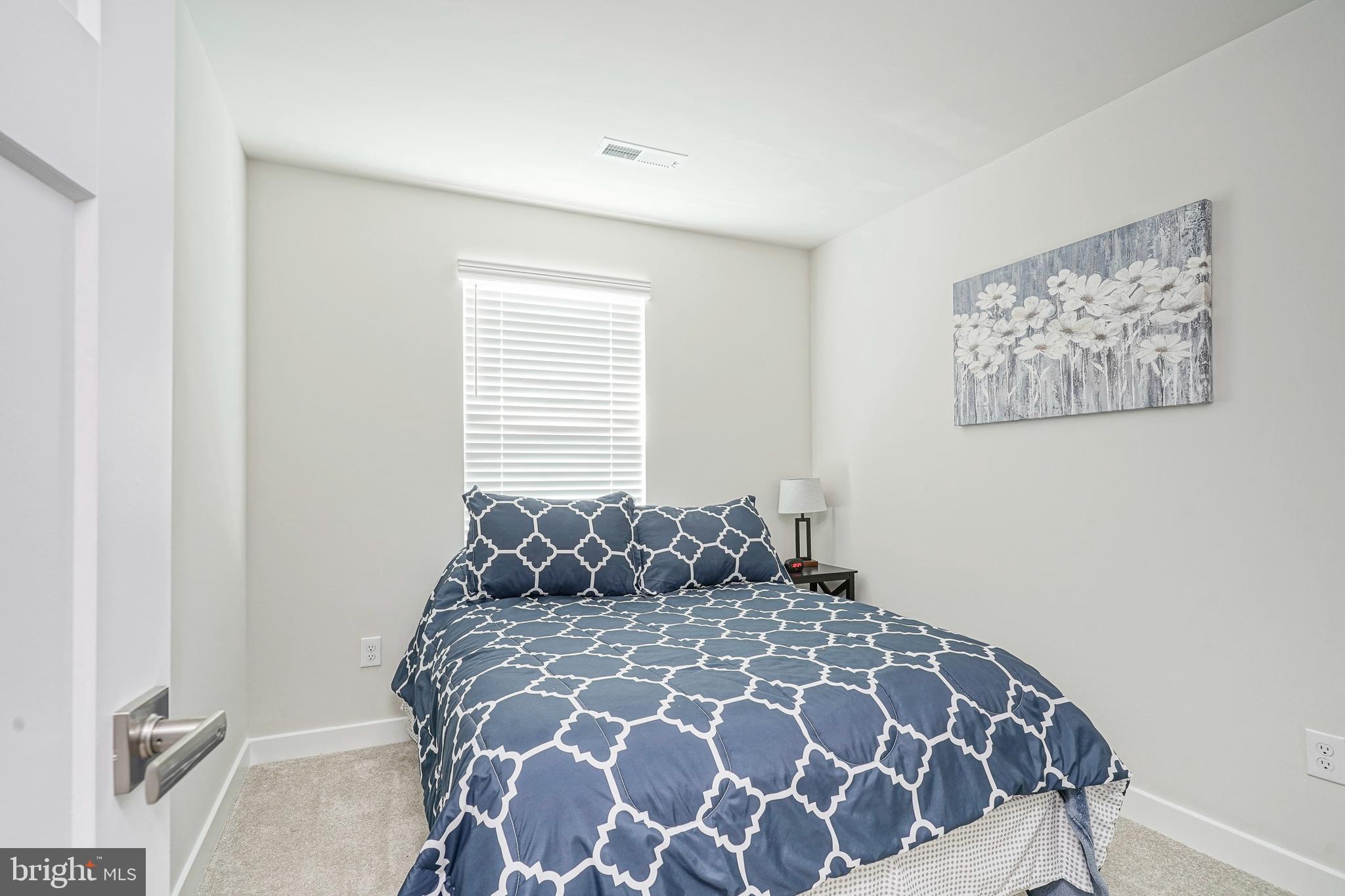 188 Freedom Way Sicklerville, NJ 08081 - Photo 25 of 32 a large bed in a bedroom next to a window