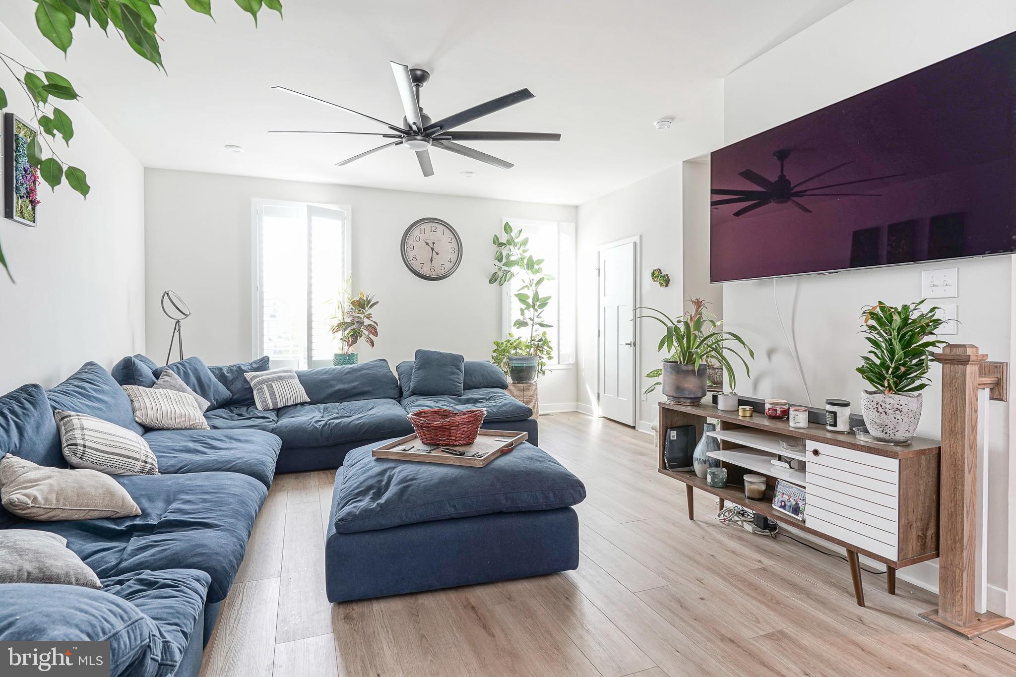 188 Freedom Way Sicklerville, NJ 08081 - Photo 6 of 32 a living room with furniture