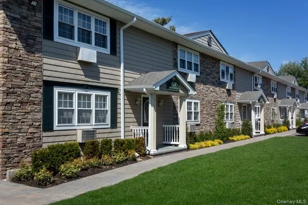 $2,250 | 805 Long Island Avenue, Unit 5A, Deer Park, NY 11729