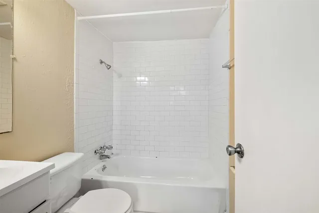 $695 | 903 Springdale Road, Unit E, Austin, TX 78702