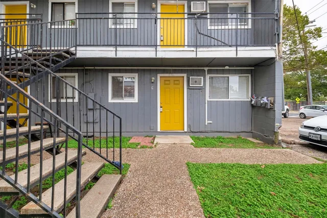 $695 | 903 Springdale Road, Unit E, Austin, TX 78702