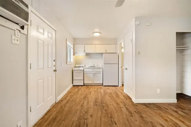 $695 | 903 Springdale Road, Unit E, Austin, TX 78702