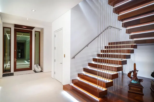 $14,700,000 | 10 Pelican Drive, Fort Lauderdale, FL 33301