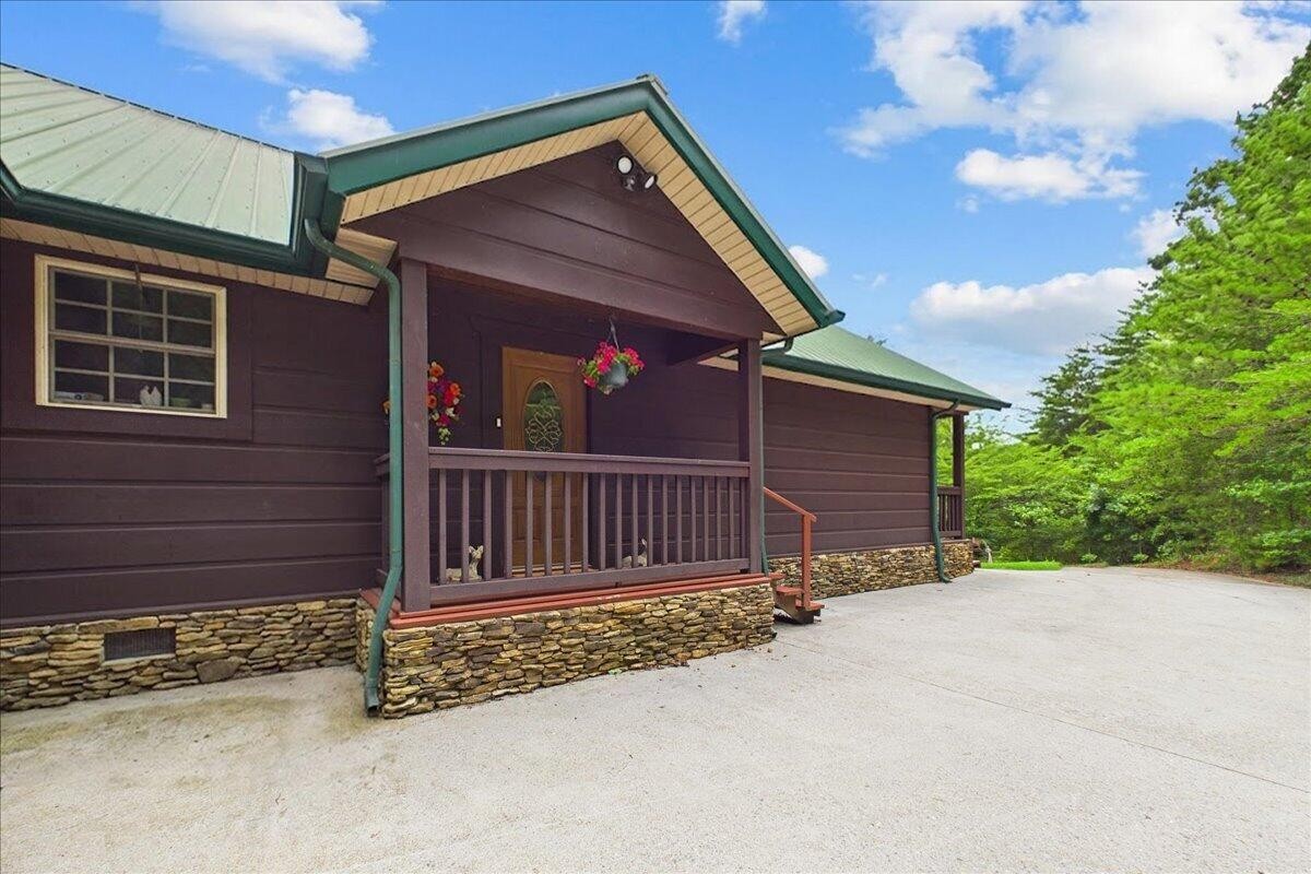 810 Belltown Road Tellico Plains, TN 37385 - Photo 5 of 53