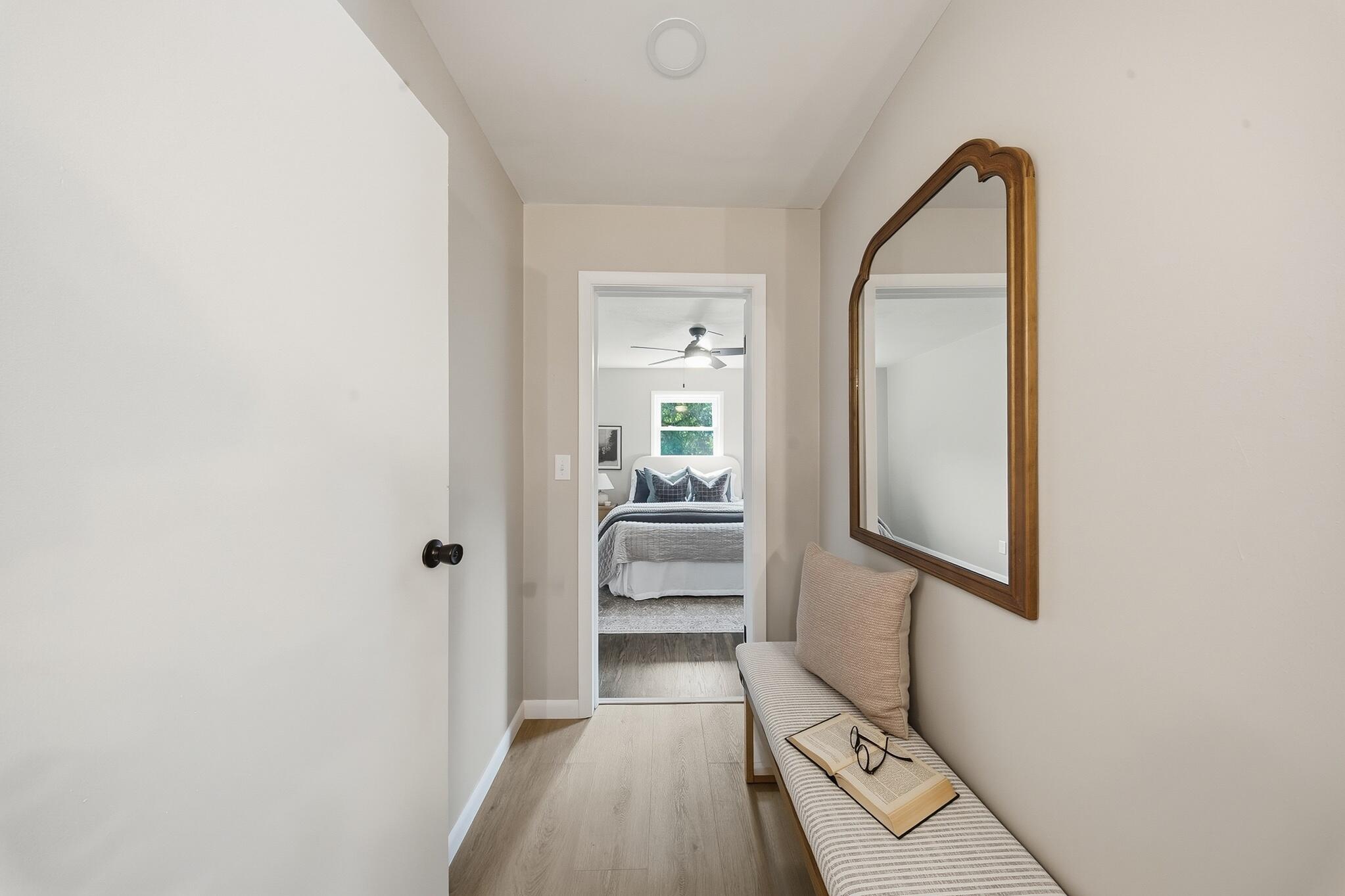 7526 West County Line Road Mequon, WI 53092 - Photo 28 of 72 28_Primary_Hallway