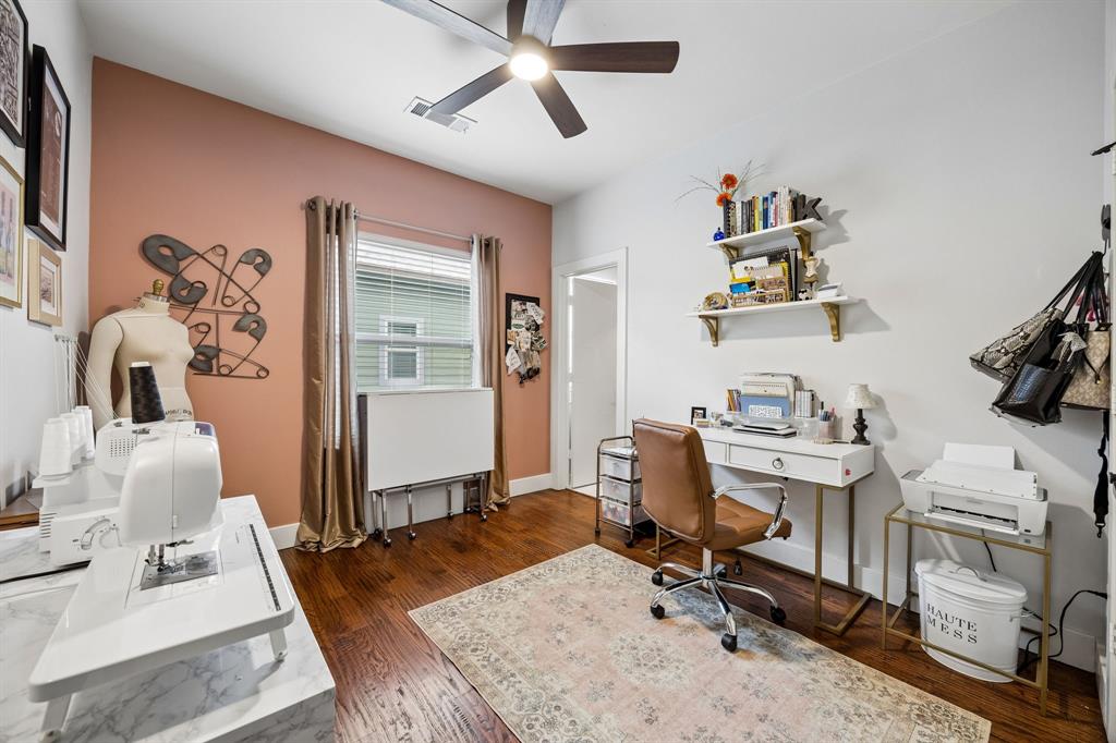 5875 Ross Avenue, Unit 9 Dallas, TX 75206 - Photo 22 of 29 Secondary bedroom has ensuite bathroom.