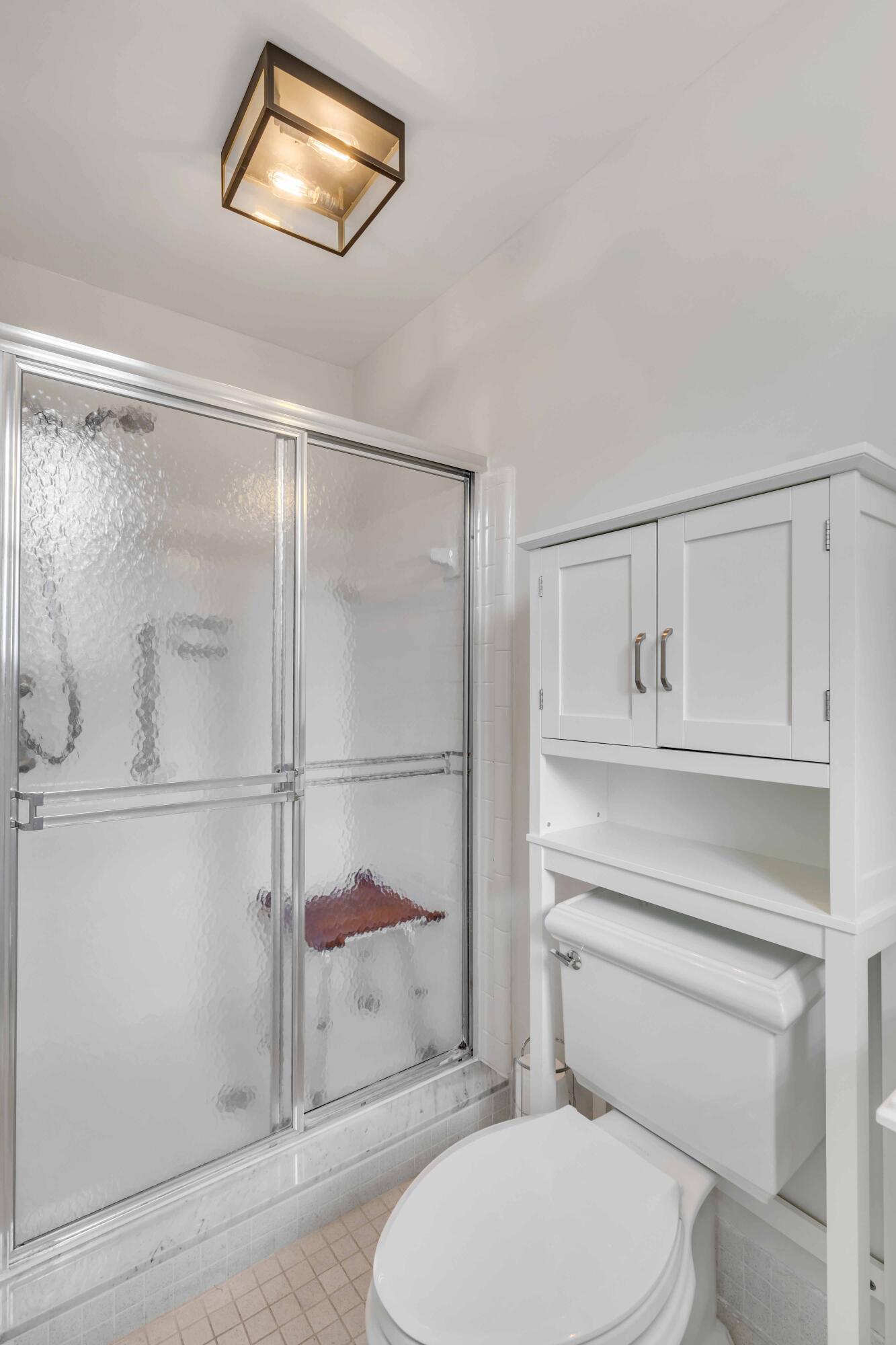 20 Murray Boulevard Charleston, SC 29401 - Photo 17 of 42 En Suite Bathroom