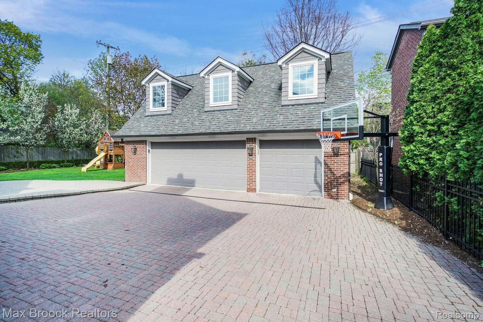 275 Aspen Road Birmingham, MI 48009 - Photo 42 of 46 DSC00677.jpg