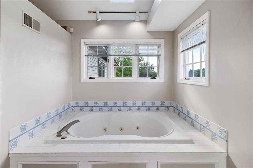 241 Guckert Lane Wexford, PA 15090 - Photo 23 of 47 Separate Jet Spray Tub in Primary Bath.