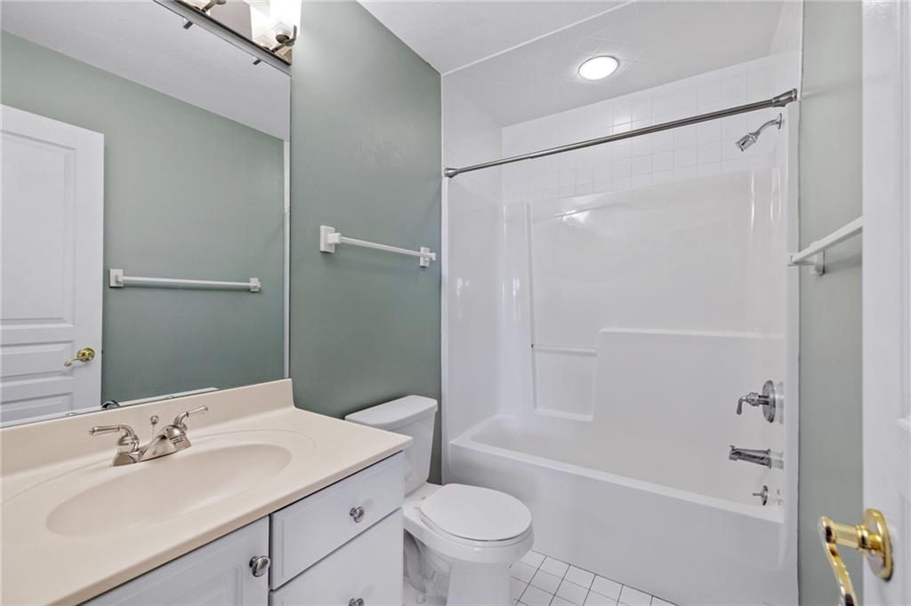 241 Guckert Lane Wexford, PA 15090 - Photo 31 of 47 Alternate View of Bedroom 4.