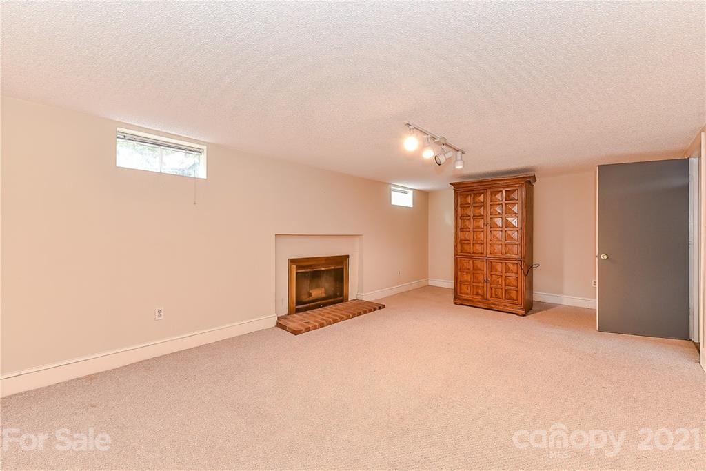 1405 Lilac Road Charlotte, NC 28209 - Photo 29 of 39 an empty room with windows