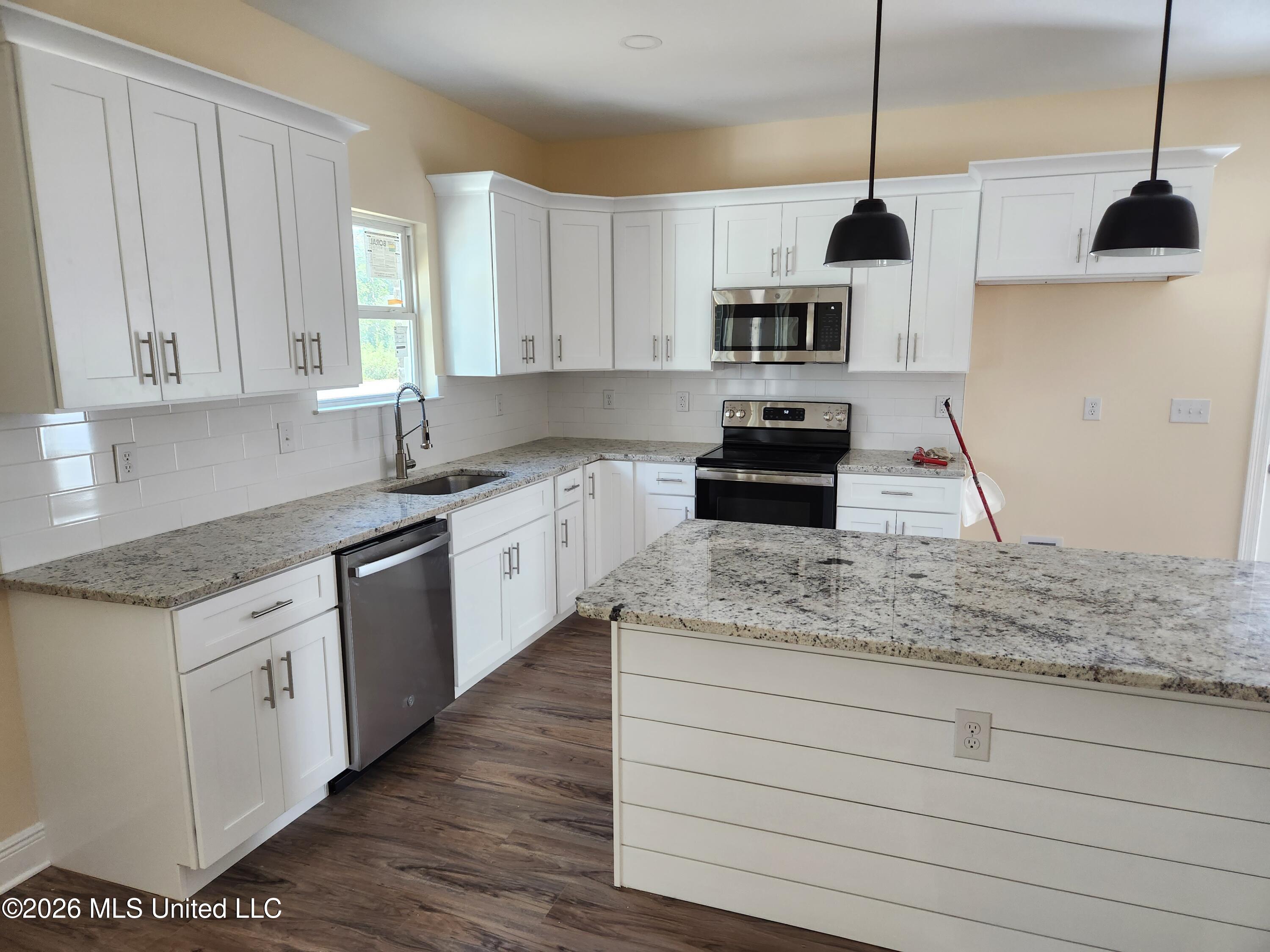 3232 Grouper Road Gautier, MS 39553 - Photo 2 of 9 20221101_135201