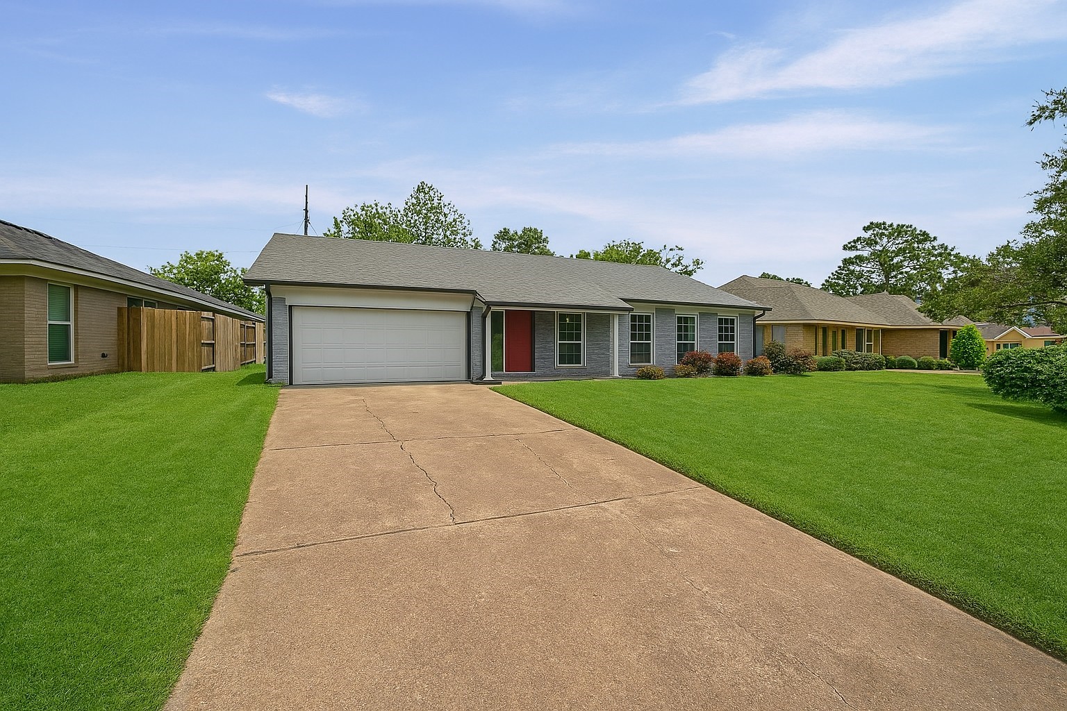 3535 Rosedale Street Houston, TX 77004 - Photo 3 of 44 Inviting driveway.