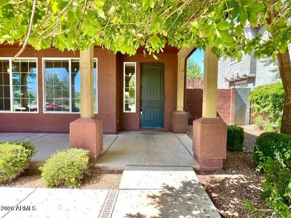 a view of a house with backyard and garden