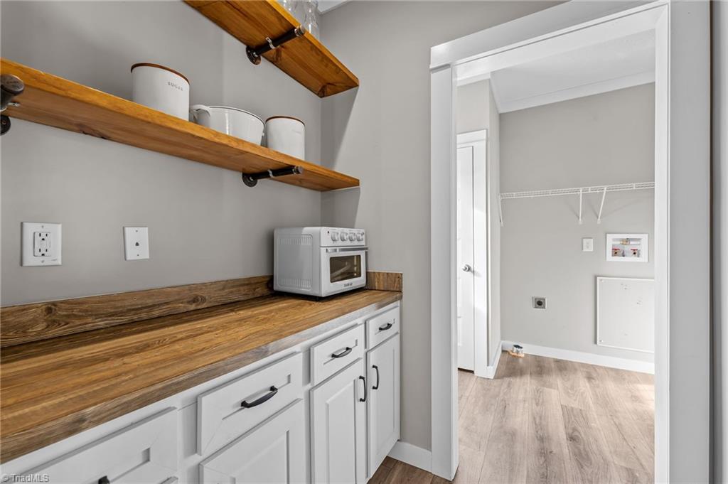 4100 Presbyterian Road Greensboro, NC 27406 - Photo 8 of 40 Butlers Pantry