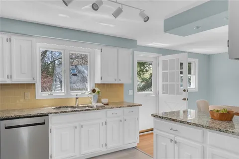 $599,000 | 6 Acre Avenue, Barrington, RI 02806