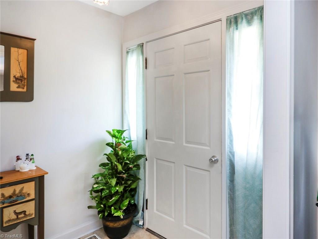 1624 Pecan Road Reidsville, NC 27320 - Photo 2 of 29 Entry