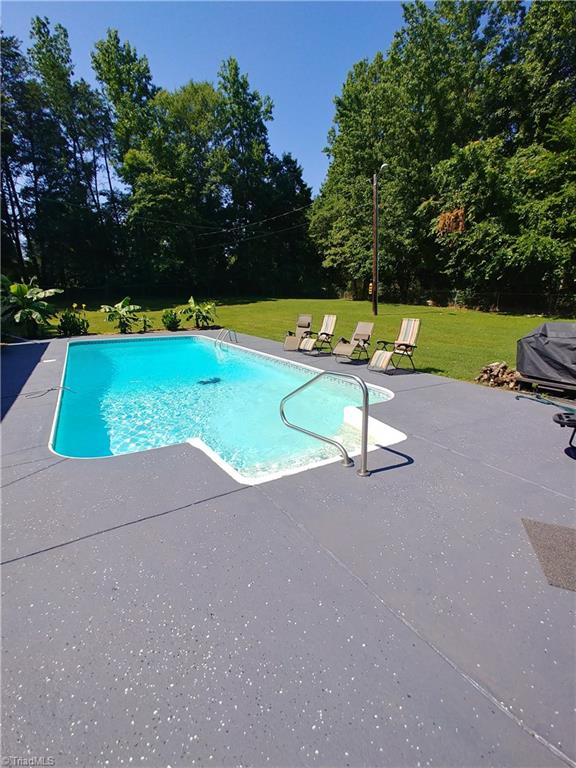 1624 Pecan Road Reidsville, NC 27320 - Photo 25 of 29 Saltwater pool from 3' to 8' deep.
