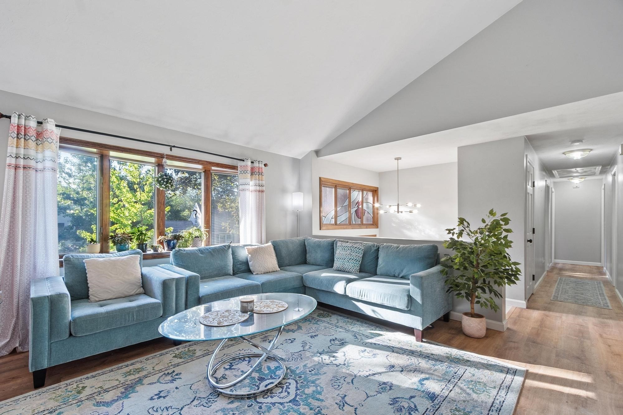 77 Darnell Road Worcester, MA 01606 - Photo 4 of 38 Gallery Image 4