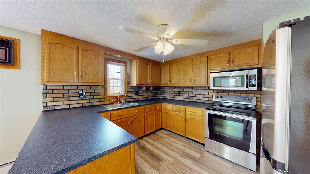 160 Burnham Road Lowell, MA 01852 - Photo 10 of 30