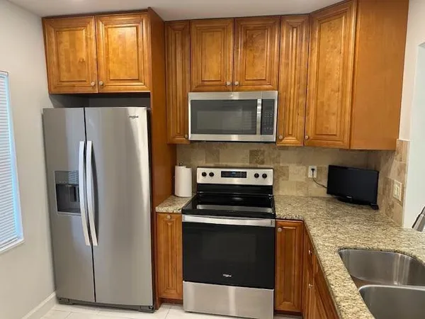 $1,650 | 7605 Northwest 5th Court, Unit 208, Margate, FL 33063