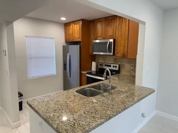 $1,650 | 7605 Northwest 5th Court, Unit 208, Margate, FL 33063