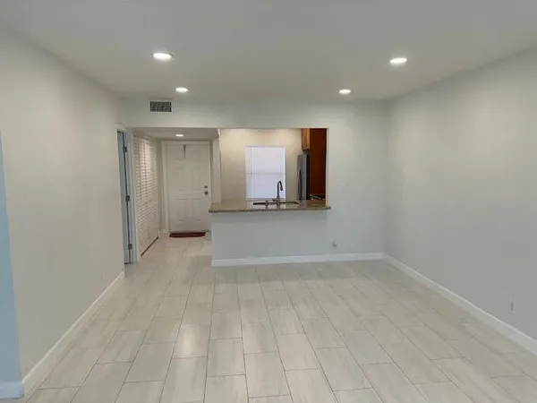 $1,650 | 7605 Northwest 5th Court, Unit 208, Margate, FL 33063