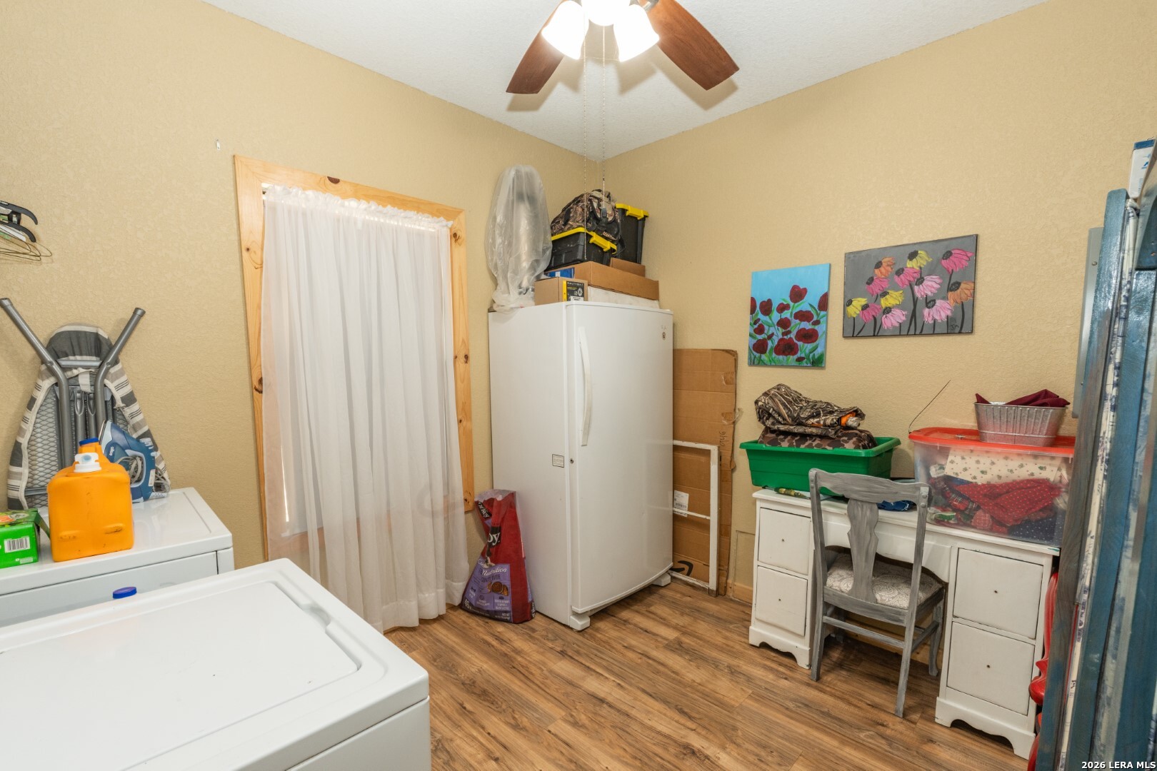 1079 County Road 357 Utopia, TX 78884 - Photo 18 of 36 a room with furniture and a table