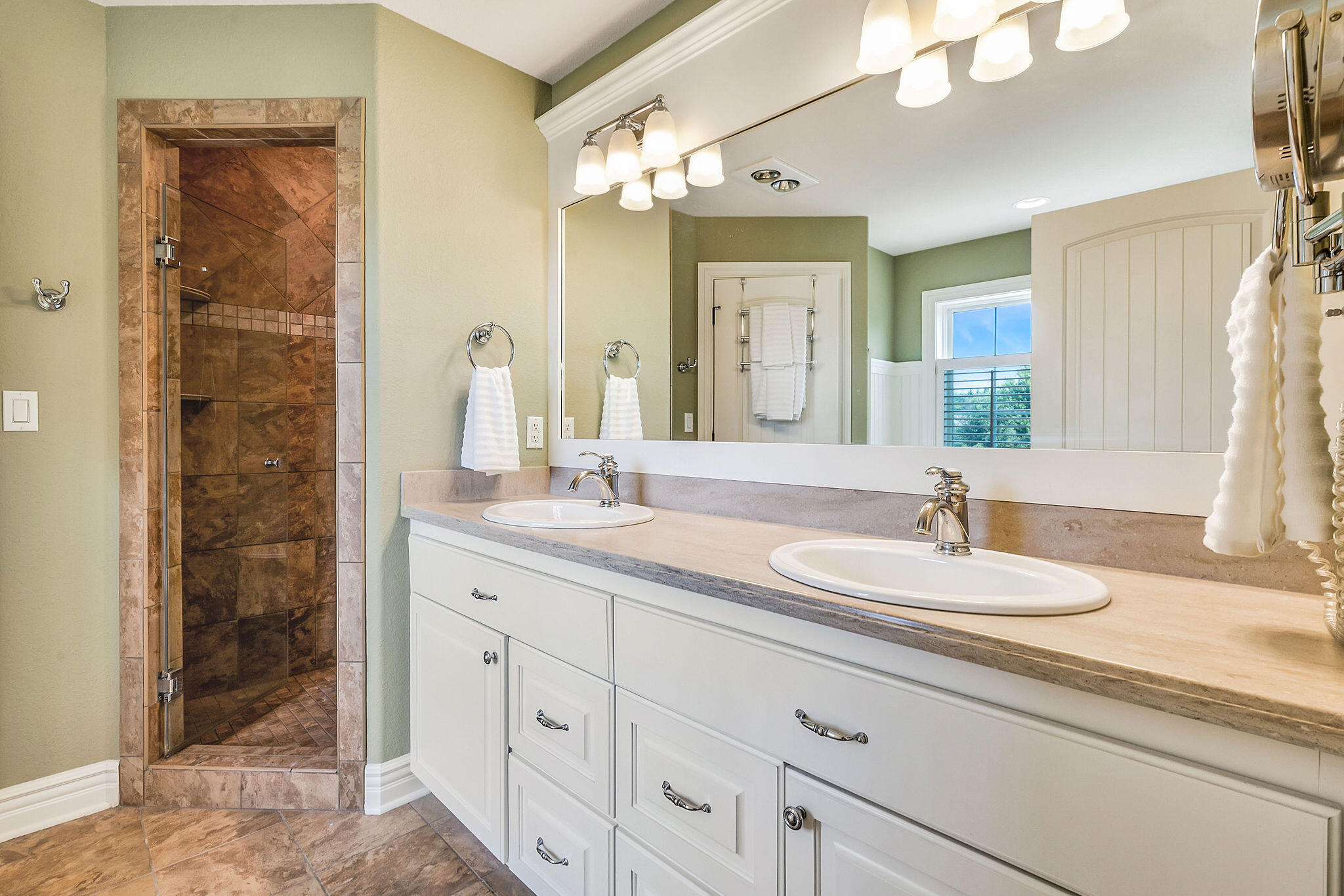 1260 4 Winds Way Hartland, WI 53029 - Photo 47 of 79 Primary En-Suite Bathroom
